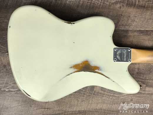 Baryton JM Aged White Over Sunburst Asyllum